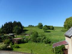 Vorschau Objekt: Blick zum Garten auf der gegenüberliegenden Straßenseite 